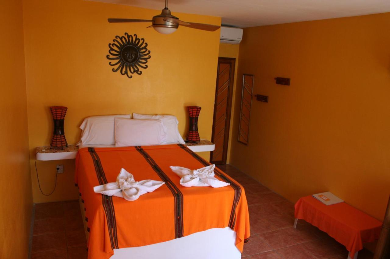 Seaside Cabanas Hotel Caye Corker Exterior photo