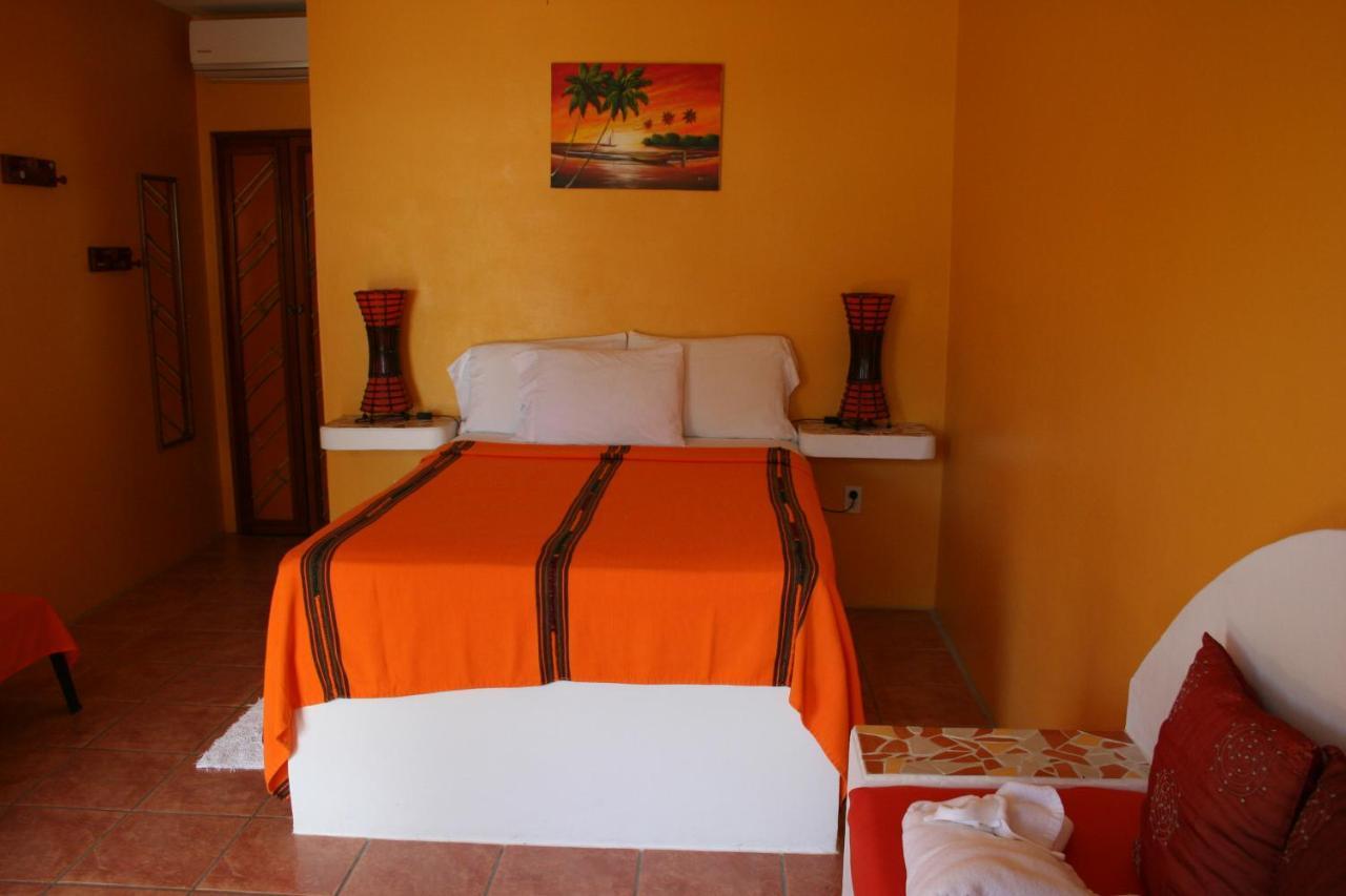 Seaside Cabanas Hotel Caye Corker Exterior photo