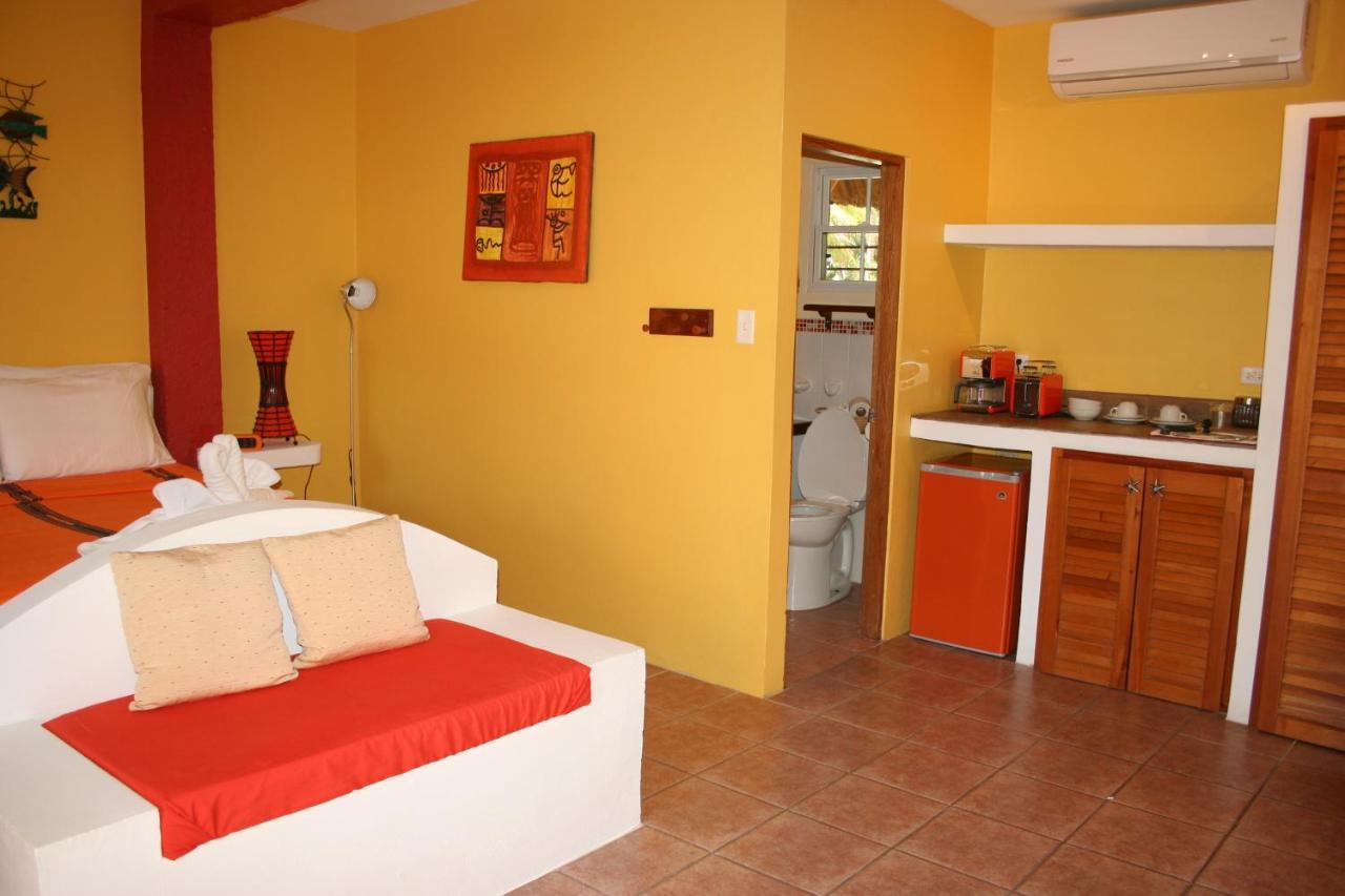 Seaside Cabanas Hotel Caye Corker Exterior photo