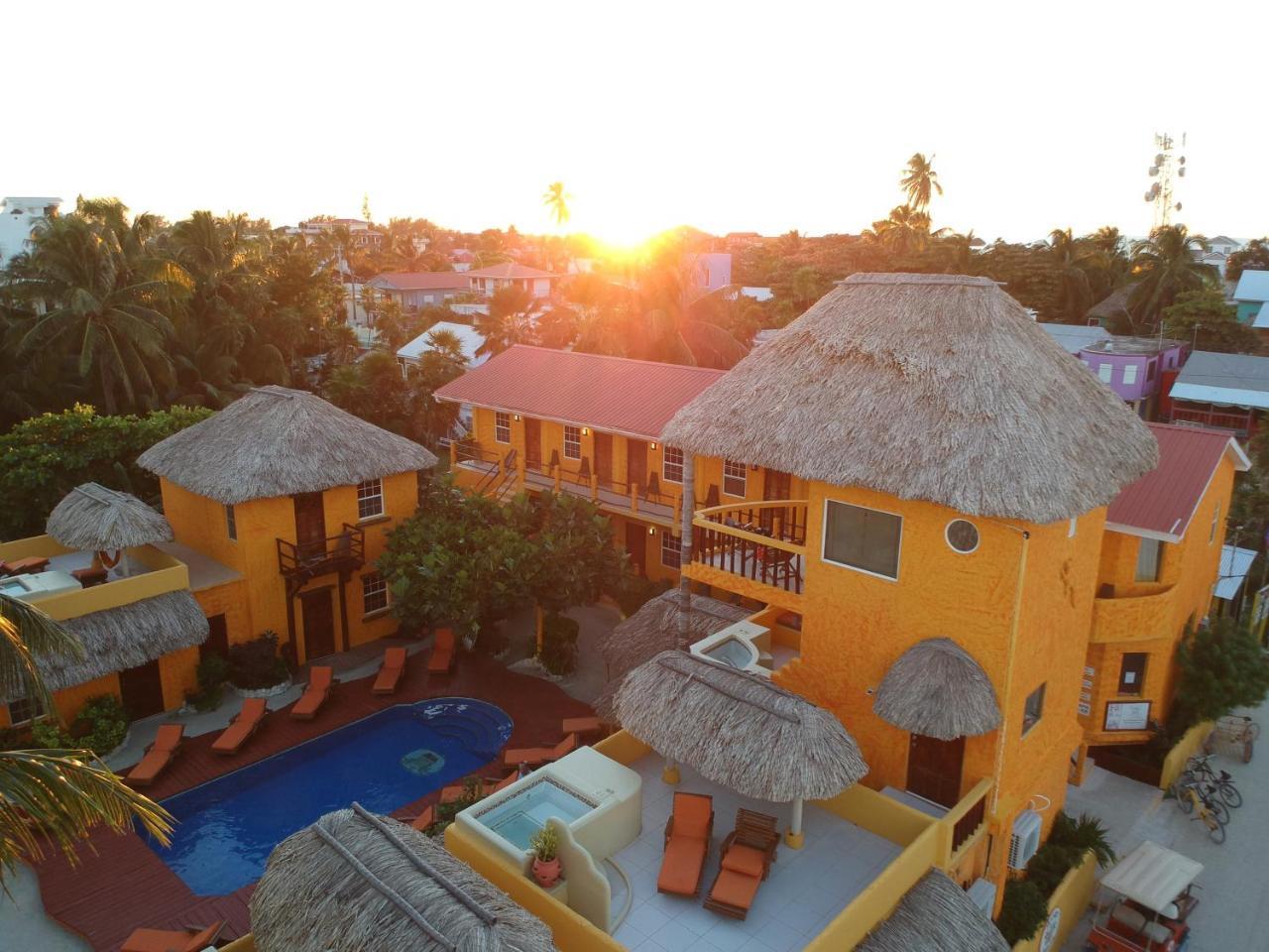 Seaside Cabanas Hotel Caye Corker Exterior photo
