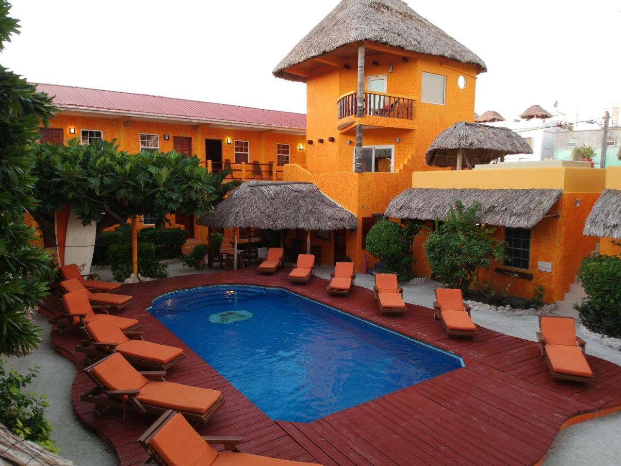 Seaside Cabanas Hotel Caye Corker Exterior photo