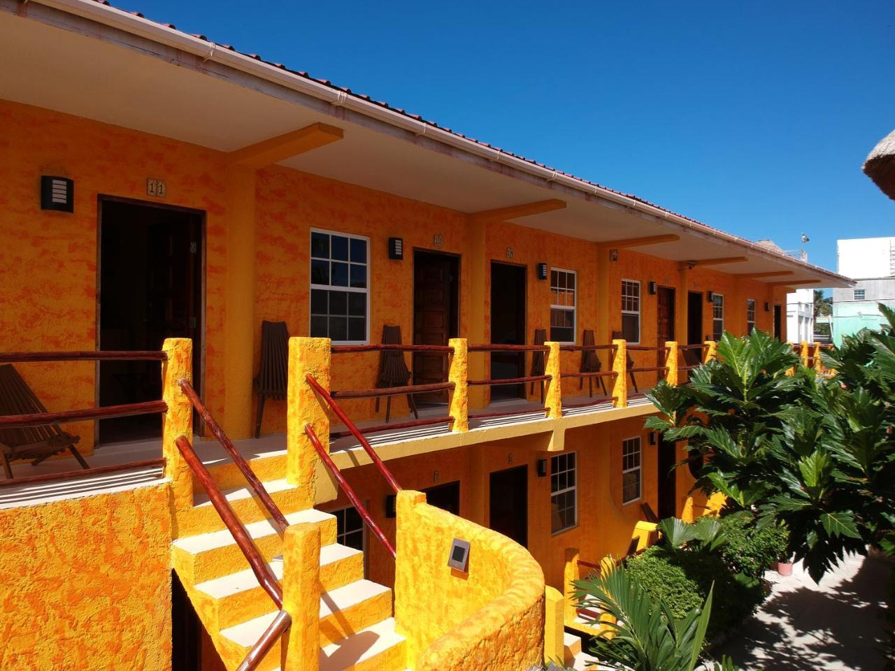 Seaside Cabanas Hotel Caye Corker Exterior photo