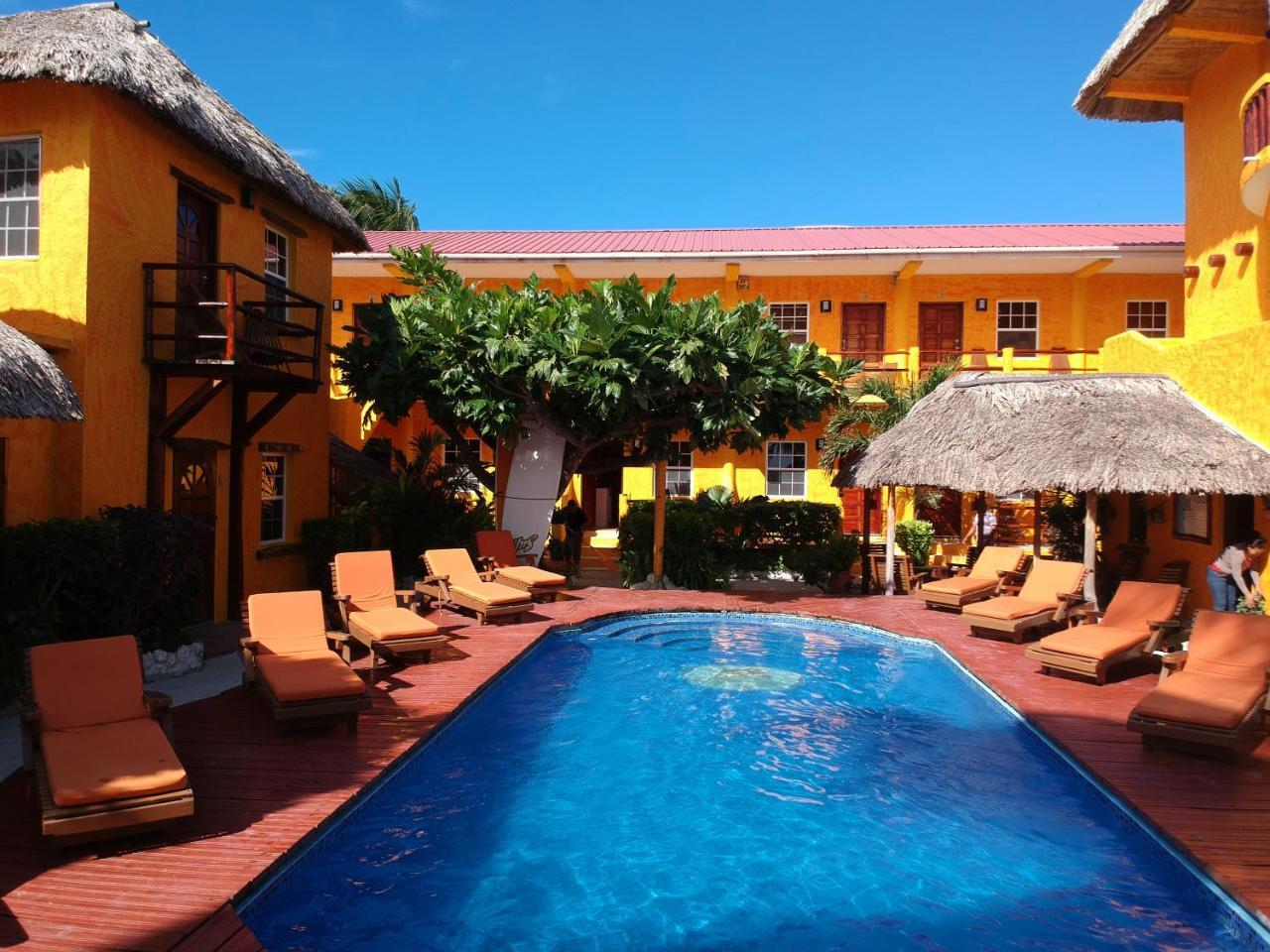 Seaside Cabanas Hotel Caye Corker Exterior photo