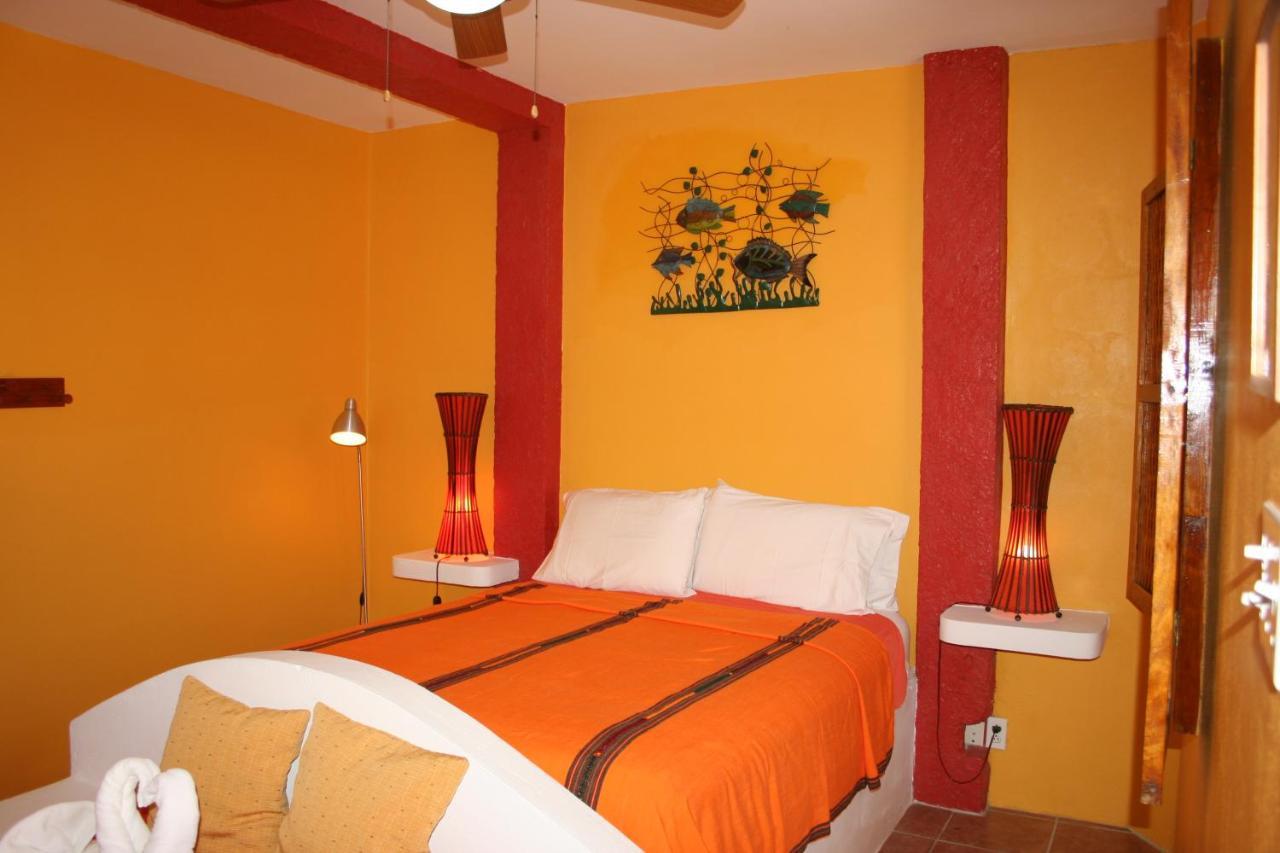 Seaside Cabanas Hotel Caye Corker Exterior photo